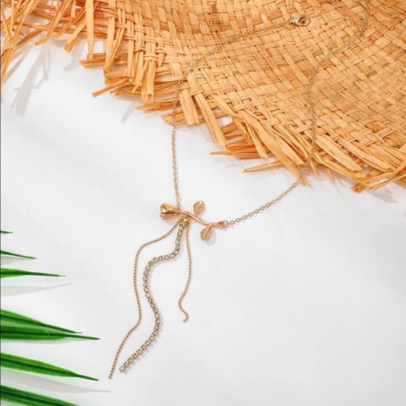 • Zinnia • Rhinestone Tassel Rose Necklace - Picture 2 of 5